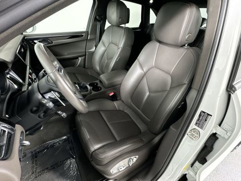 Used 2023 Porsche Macan AWD/4WD image 19