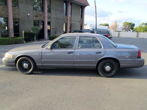 Used 2011 Ford Crown Victoria Police Interceptor w/ Radio Suppression Pkg image 3