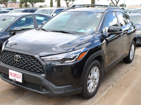 Used 2025 Toyota Corolla Cross LE w/ Moonroof Package FWD image 5