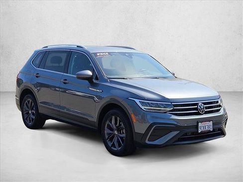 Used 2022 Volkswagen Tiguan SE AWD/4WD image 3