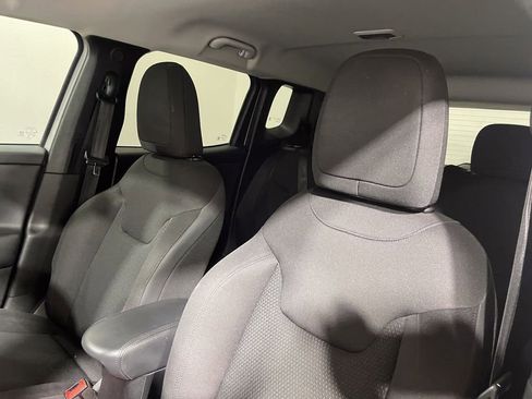 Used 2018 Jeep Renegade Altitude image 15