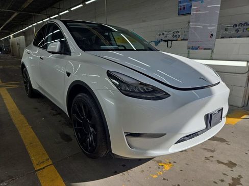 Used 2023 Tesla Model Y Long Range AWD/4WD image 3