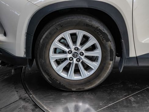 Used 2024 Toyota Grand Highlander AWD image 9