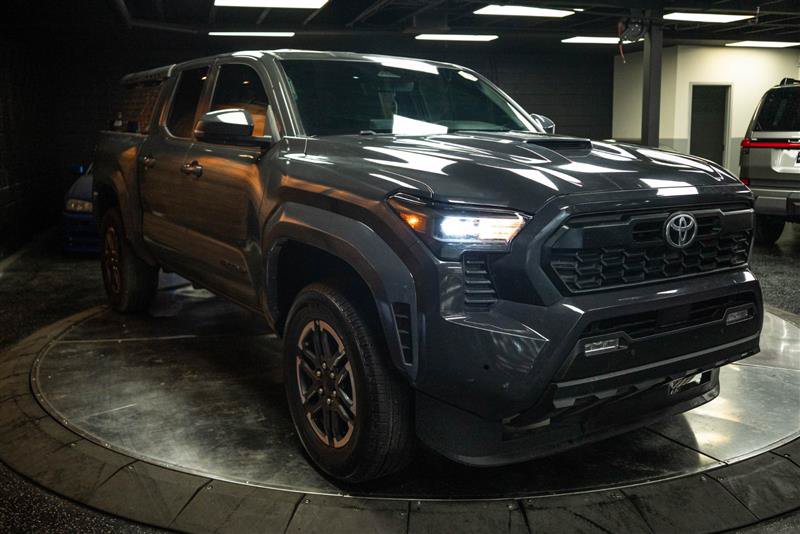 Used 2024 Toyota Tacoma TRD Sport w/ TRD Sport Upgrade Package AWD/4WD image 5