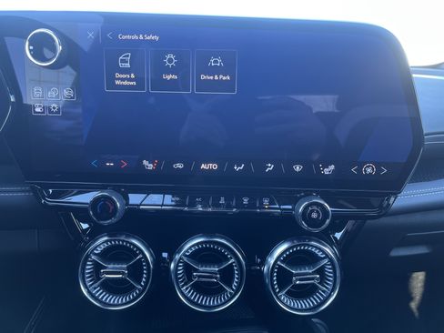 Used 2025 Chevrolet Blazer EV LT image 27