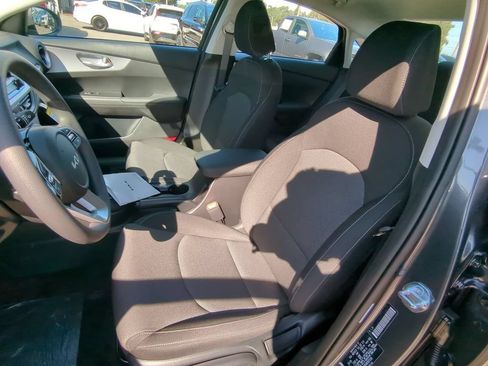 Used 2024 Kia Forte LXS w/ LXS Technology Package FWD image 17