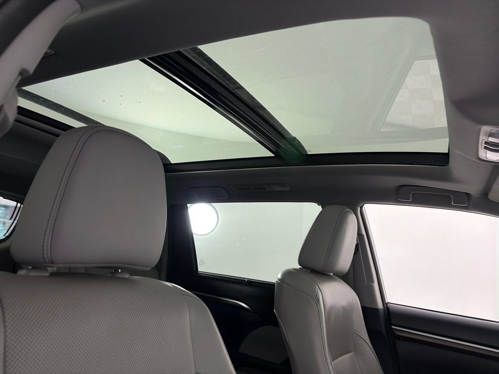 Used 2015 Toyota Highlander Limited Platinum AWD/4WD image 33