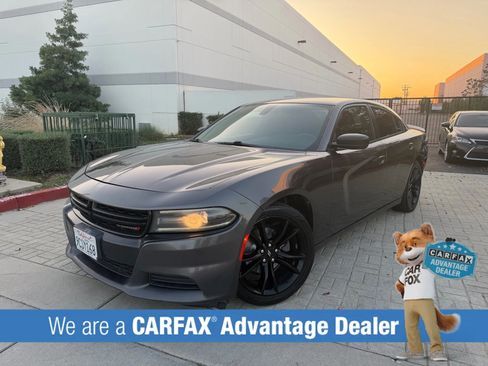 Used 2018 Dodge Charger SXT w/ Blacktop Package RWD image 1