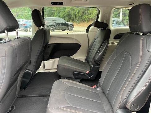 Used 2018 Chrysler Pacifica Touring Plus FWD image 13