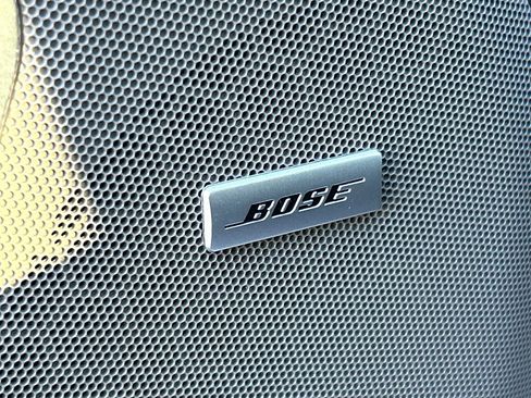 Used 2023 GMC Yukon XL SLT w/ SLT Premium Package image 14