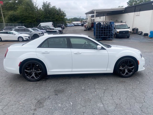 Used 2023 Chrysler 300 Touring L w/ Popular Equipment Group RWD image 4