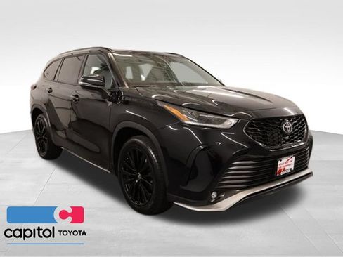 Certified 2025 Toyota Highlander XSE AWD/4WD image 1
