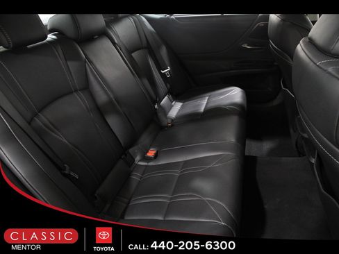 Used 2024 Lexus ES 300h Ultra Luxury image 18