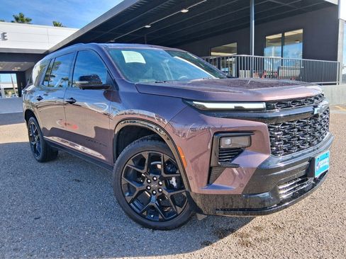 Used 2024 Chevrolet Traverse RS image 1