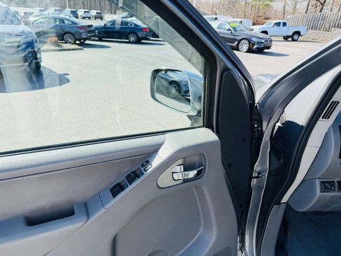 Used 2019 Nissan Frontier SL image 10