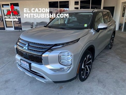 Used 2023 Mitsubishi Outlander SE image 7