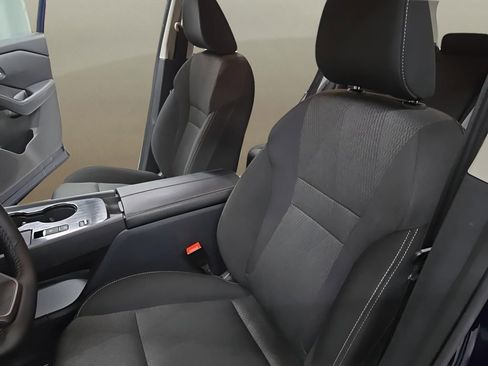 Used 2025 Nissan Rogue SV image 13