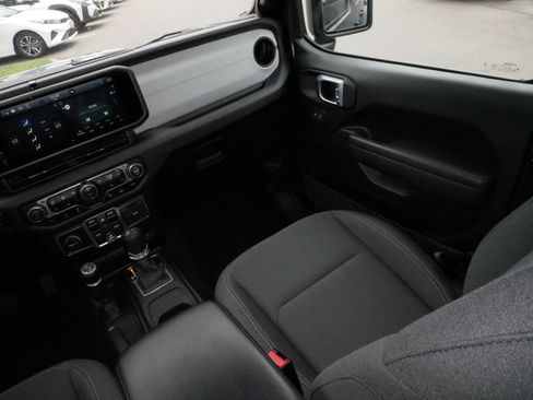 Used 2025 Jeep Wrangler Unlimited Sport AWD/4WD image 11