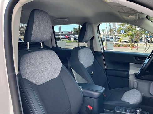 Used 2025 Ford Maverick XLT w/ Equipment Group 302A image 7