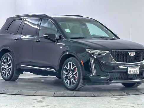 Used 2023 Cadillac XT6 Sport w/ Technology Package image 9