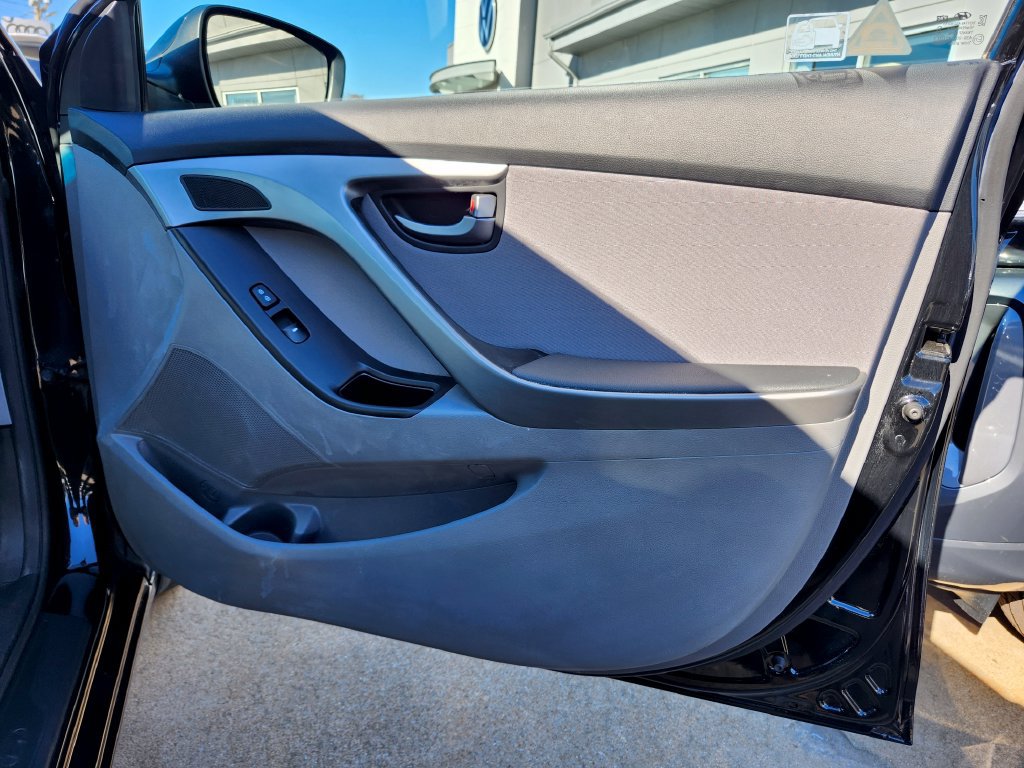 Used 2014 Hyundai Elantra SE w/ Option Group 02 FWD image 12