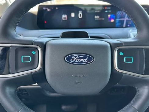Used 2025 Ford Expedition Active AWD/4WD image 25