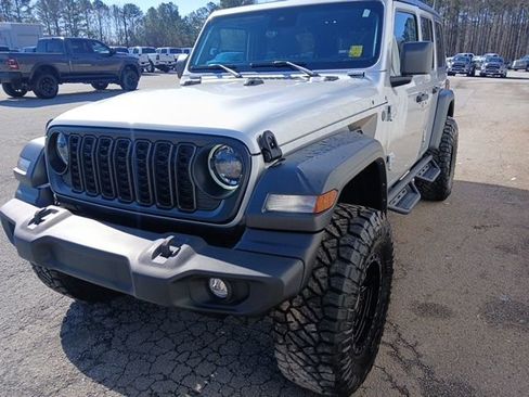 Used 2024 Jeep Wrangler Sport S image 9