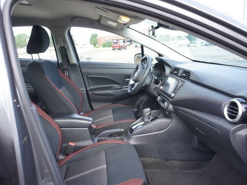 Used 2024 Nissan Versa SR FWD image 9