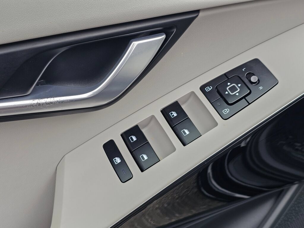 Certified 2023 Kia Niro Wind w/ Wind Preserve Package FWD image 31