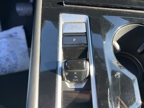 Used 2024 Volkswagen Atlas Cross Sport SE image 20