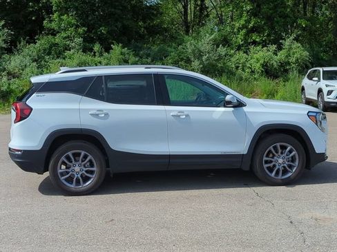 Used 2023 GMC Terrain SLT w/ LPO, Floor Liner Package AWD/4WD image 9