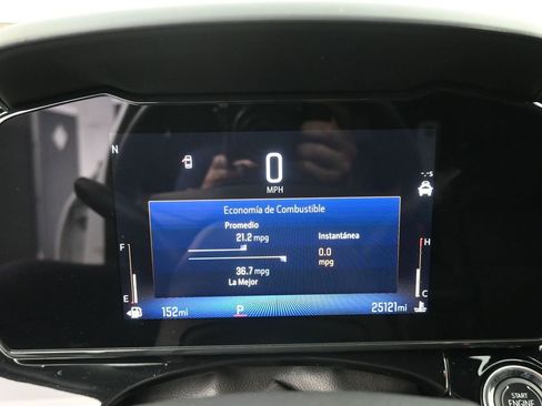 Used 2025 Chevrolet Trax RS w/ Driver Confidence Package image 11