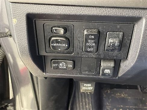 Used 2017 Toyota Tundra SR5 image 11