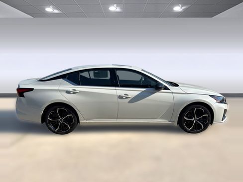 New 2025 Nissan Altima 2.5 SR w/ SR Premium Package image 7