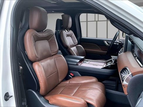 Used 2022 Lincoln Navigator Reserve AWD/4WD image 28