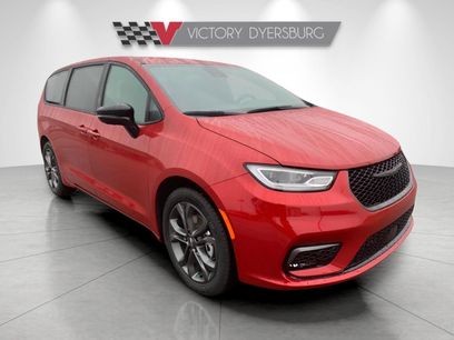 New 2026 Chrysler Pacifica Select