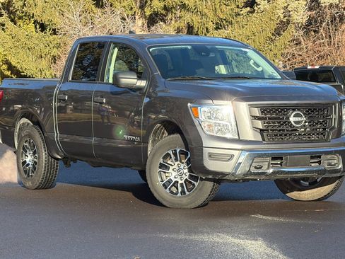 Used 2023 Nissan Titan SV image 2