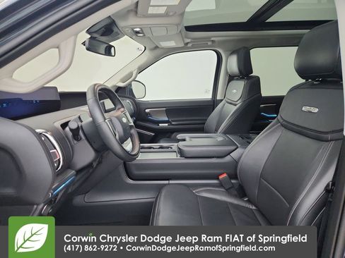 Used 2025 Ford Expedition Platinum w/ Driver's Package image 18