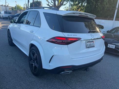 Used 2024 Mercedes-Benz GLE 350 4MATIC w/ AMG Line Exterior image 5