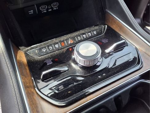 Used 2024 Jeep Grand Wagoneer L 4WD image 25