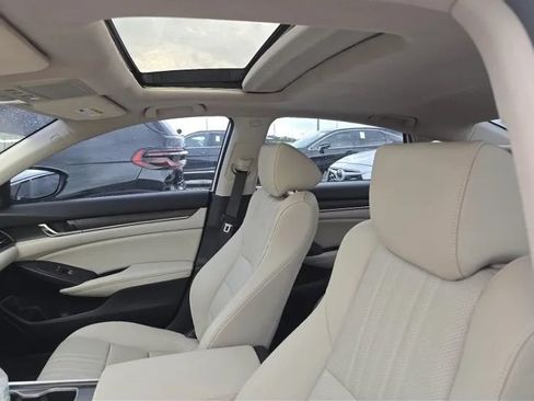 Used 2019 Honda Accord Touring image 6
