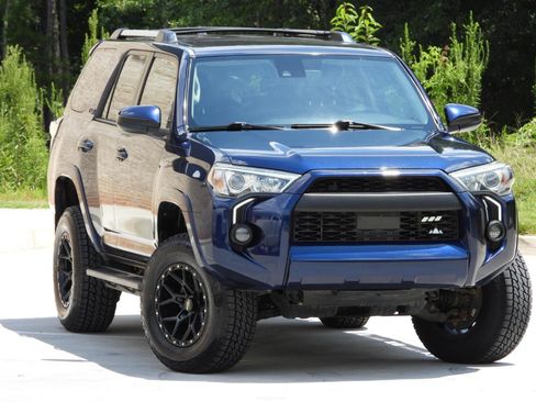 Used 2020 Toyota 4Runner SR5 AWD/4WD image 21