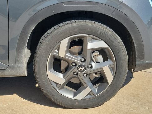 Used 2025 Hyundai Venue SEL FWD image 9