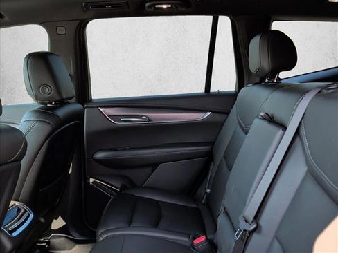 Used 2024 Cadillac XT6 Luxury FWD image 17