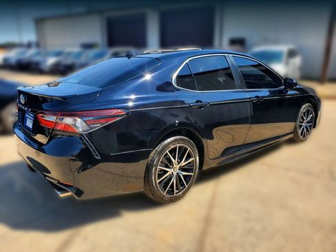 Used 2021 Toyota Camry SE FWD image 16