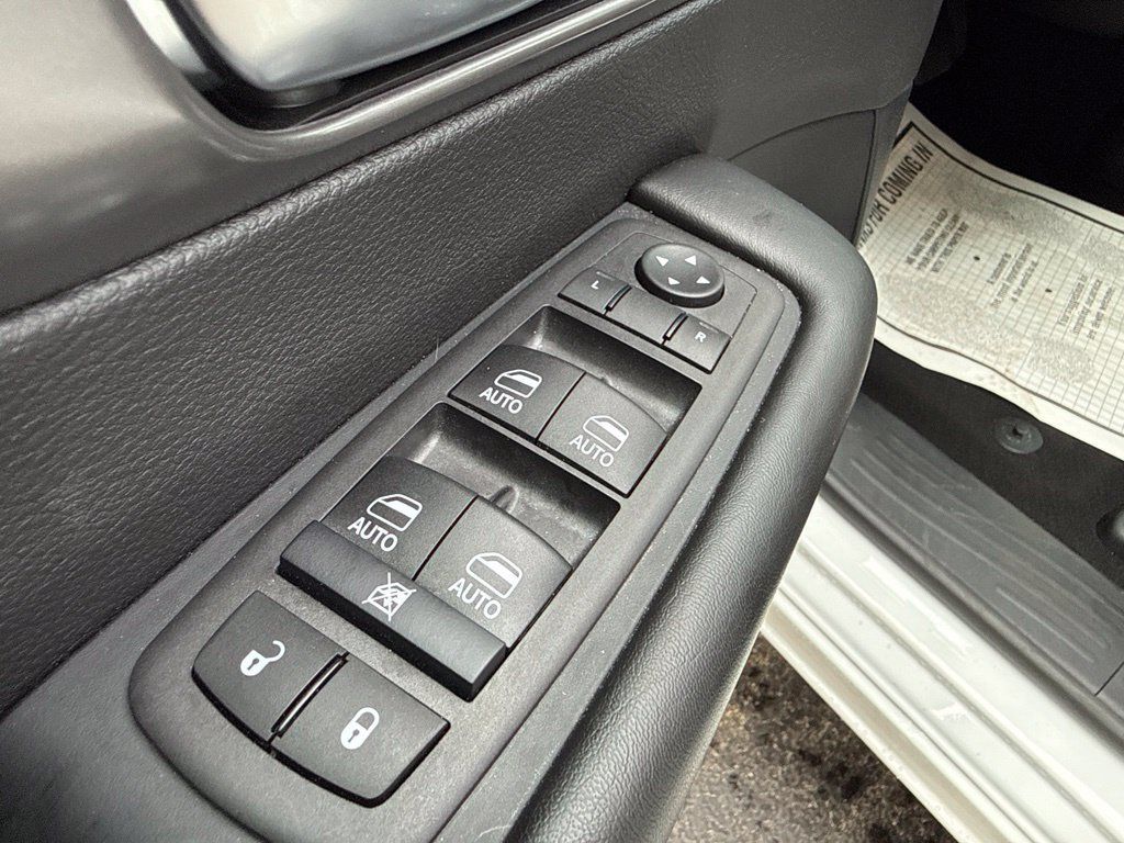 New 2026 Chrysler Pacifica Select AWD/4WD image 24