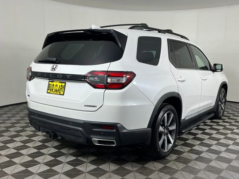 Used 2023 Honda Pilot Touring image 6