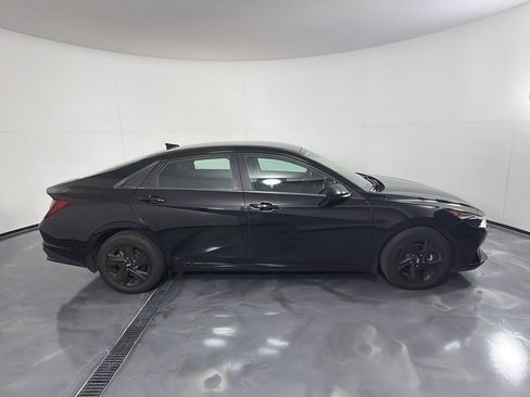 Used 2022 Hyundai Elantra SEL w/ Convenience Package FWD image 4