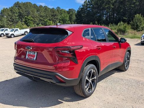 New 2026 Chevrolet Trax RS w/ Sunroof Package FWD image 2