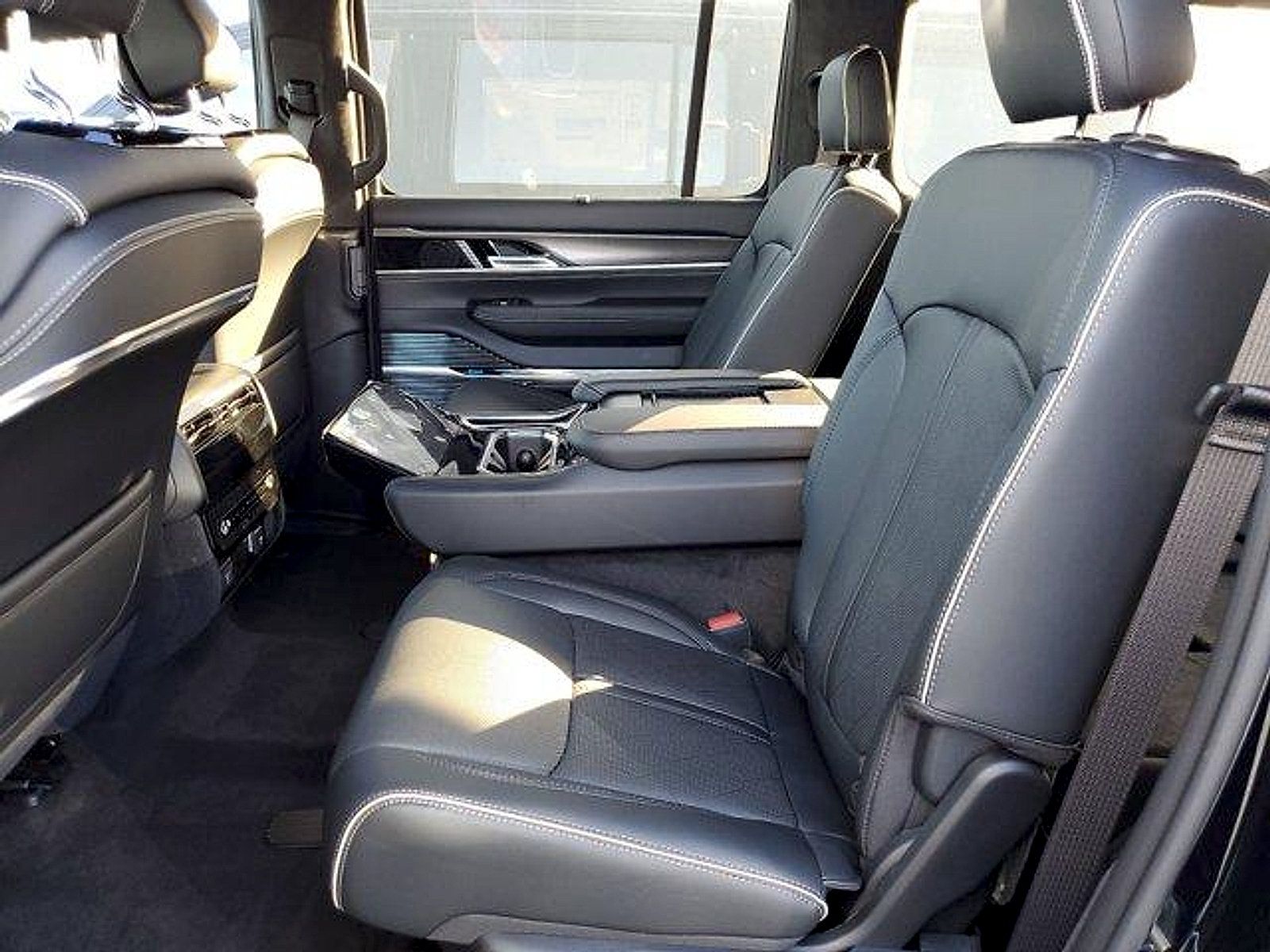 New 2023 Jeep Grand Wagoneer Series II w/ Quick Order Packagew 28T AWD/4WD image 6